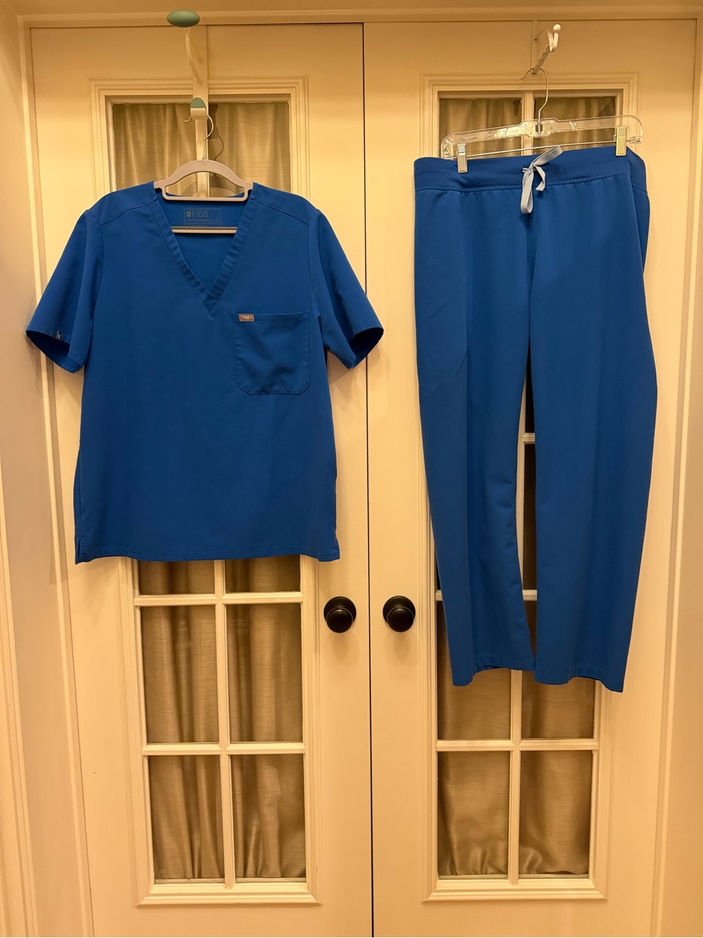 Royal Blue Women’s Figs Scrub Set XL Top w/ LARGE Petite Livingston Pants EUC